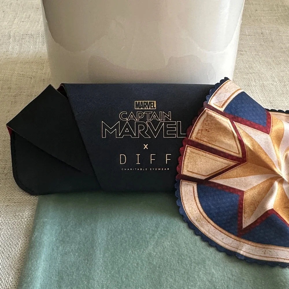 Diff Captain Marvel Aviator Sunglasses - Picture 2 of 6